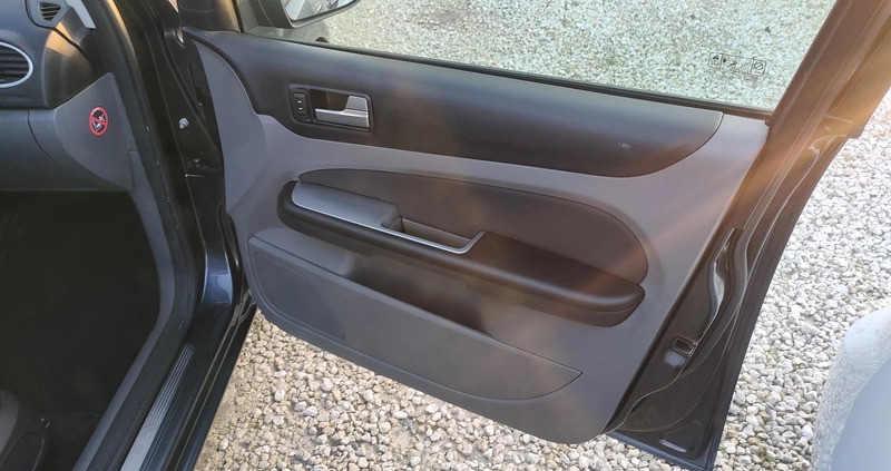 Ford Focus cena 16999 przebieg: 188000, rok produkcji 2010 z Suwałki małe 667
